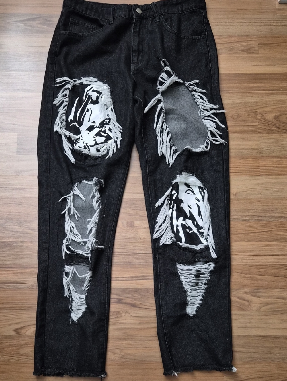 ROMWE Black Distressed Relaxed Jeans with White Patch Details
